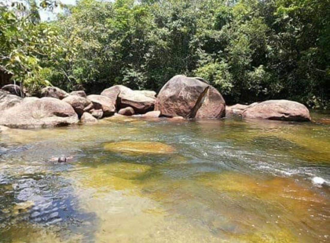 Rio de águas claras em Morros, no Maranhão